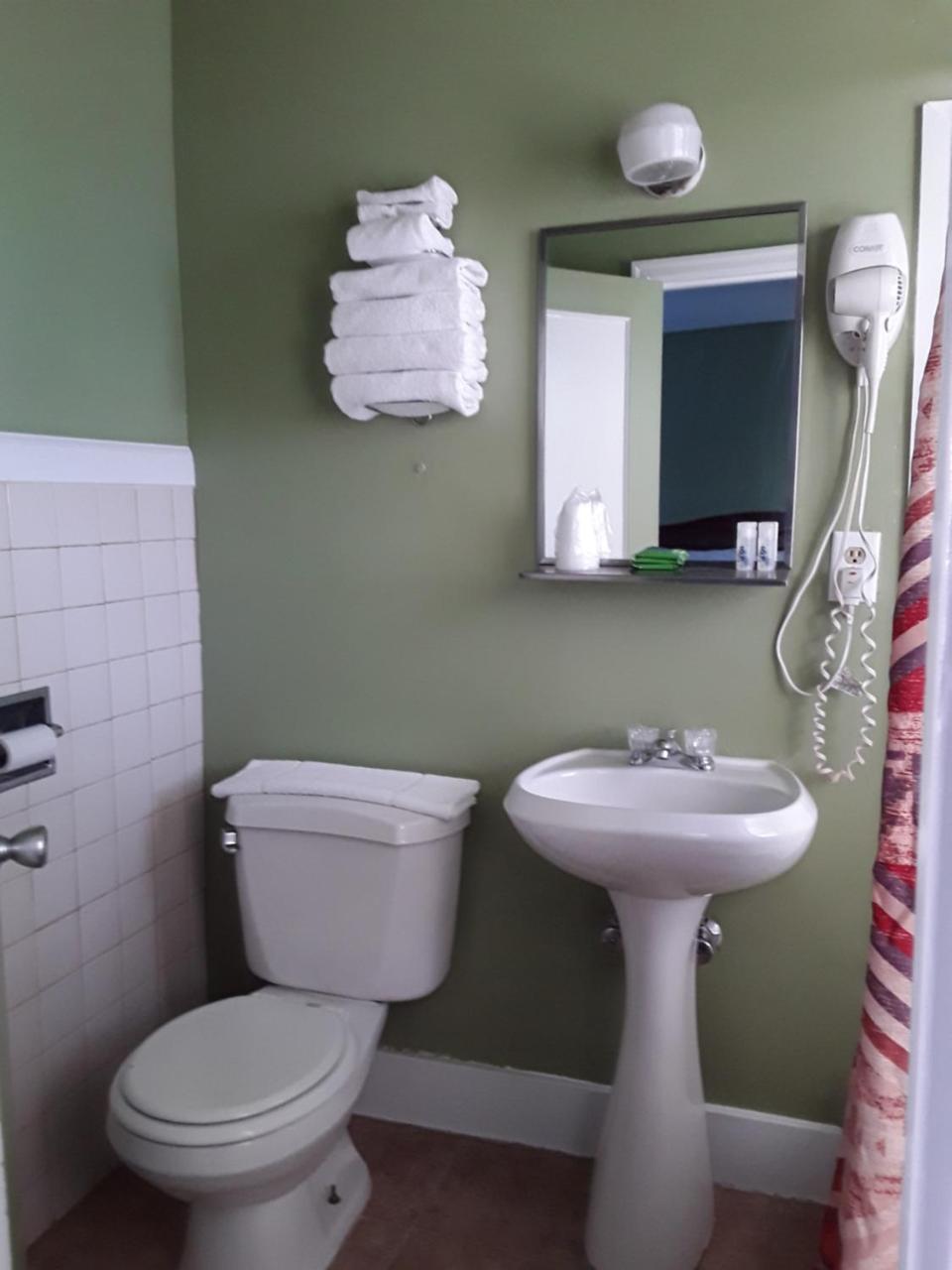 Eddy'S Motel Butte Ngoại thất bức ảnh